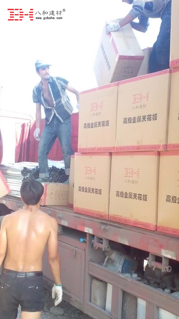 【安全到達(dá)】裝載勾搭鋁單板及鋁扣板吊頂大型貨車到達(dá)新疆 【安全到達(dá)】裝載勾搭鋁單板及鋁扣板吊頂大型貨車到達(dá)新疆