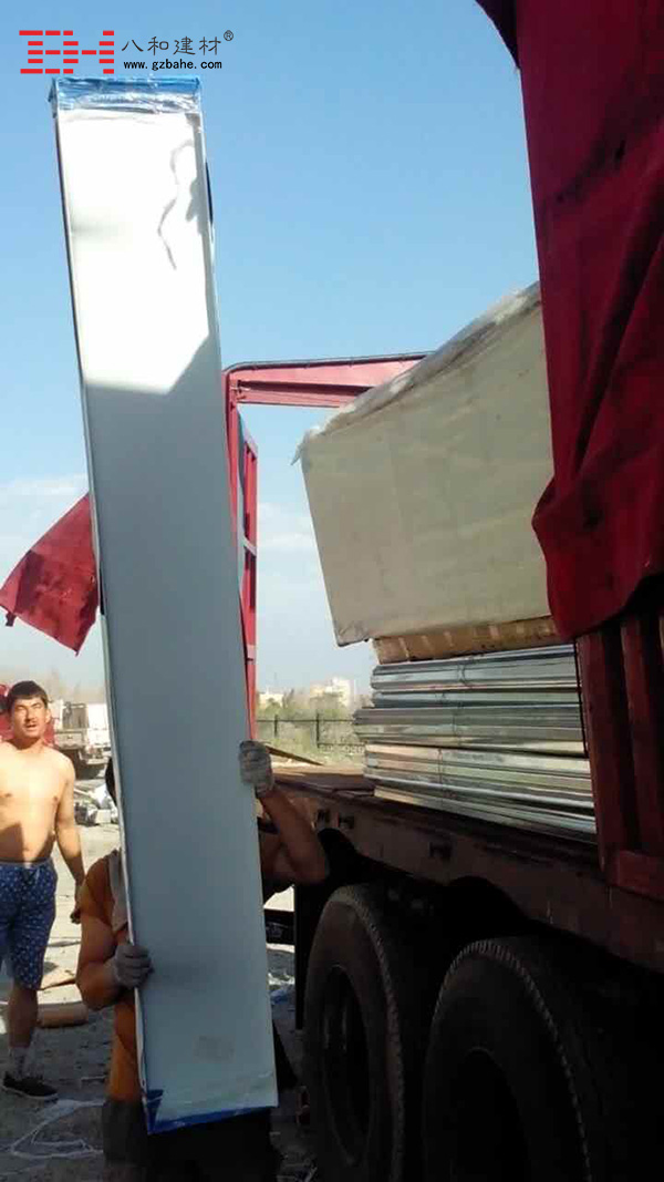 【安全到達(dá)】裝載勾搭鋁單板及鋁扣板吊頂大型貨車到達(dá)新疆 【安全到達(dá)】裝載勾搭鋁單板及鋁扣板吊頂大型貨車到達(dá)新疆