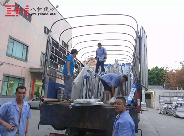 【發貨動態】紅星美凱龍盛薈天地氟碳鋁單板供應 【發貨動態】紅星美凱龍盛薈天地氟碳鋁單板供應