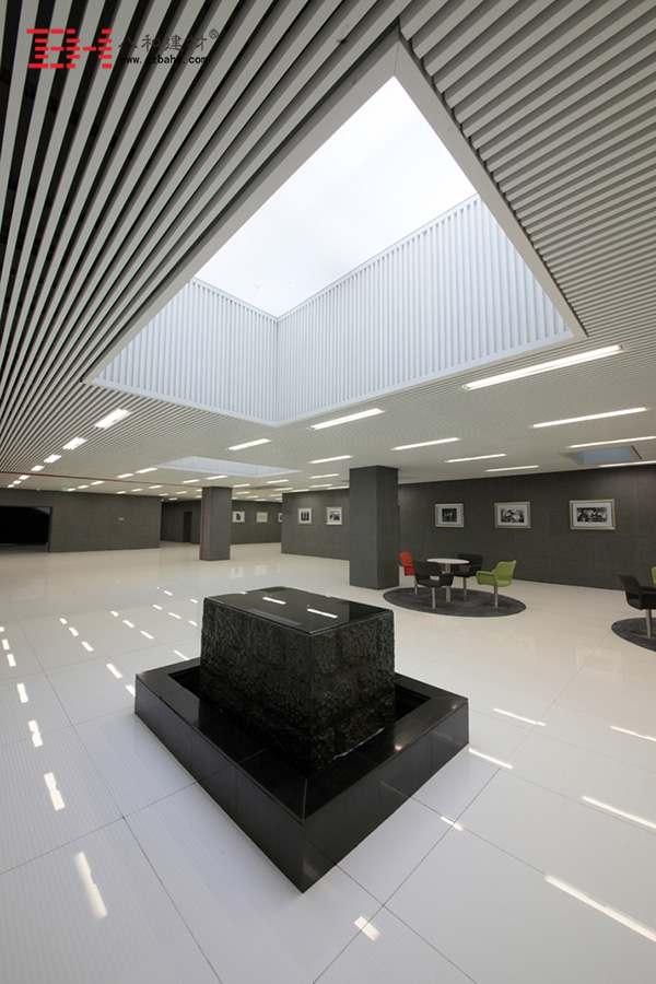 南京鼓樓醫院 - 白色鋁方通吊頂3 南京鼓樓醫院 - 白色鋁方通吊頂3