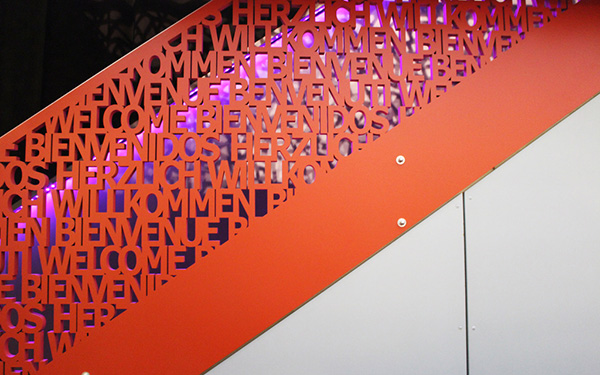 樓梯護(hù)欄鋁窗花-2.jpg 樓梯護(hù)欄鋁窗花-2.jpg