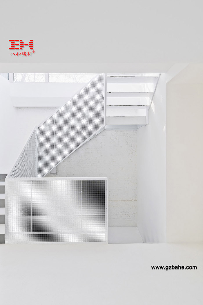 穿孔鋁單板樓梯扶手-5.jpg 穿孔鋁單板樓梯扶手-5.jpg