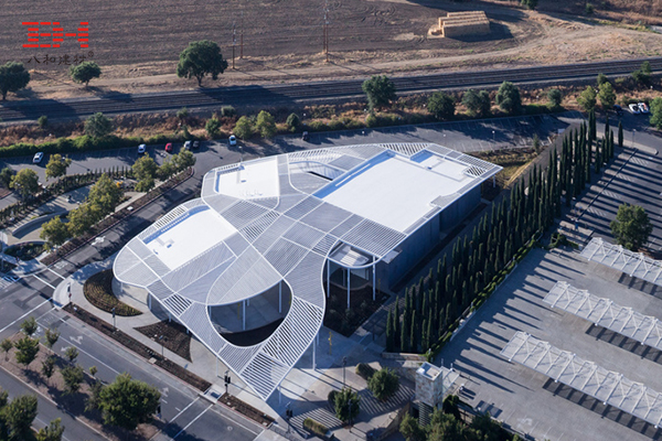 曼內(nèi)蒂舍然藝術(shù)博物館戶外走廊04.jpg 曼內(nèi)蒂舍然藝術(shù)博物館戶外走廊04.jpg