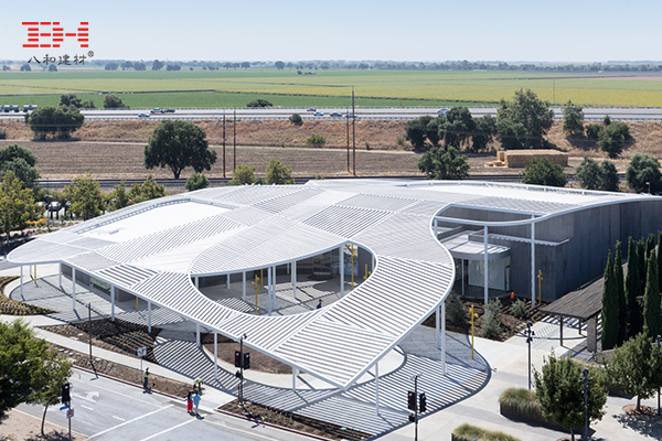 曼內(nèi)蒂舍然藝術(shù)博物館戶外走廊05.jpg 曼內(nèi)蒂舍然藝術(shù)博物館戶外走廊05.jpg