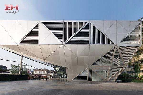 案例欣賞:鋁單板和鋁百葉裝飾藝術辦公樓 案例欣賞:鋁單板和鋁百葉裝飾藝術辦公樓