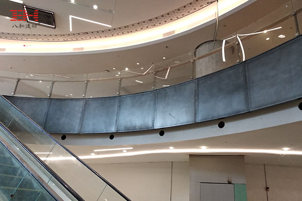 施工現場:深圳崗廈商場鋁單板、做舊鋁板安裝 施工現場:深圳崗廈商場鋁單板、做舊鋁板安裝