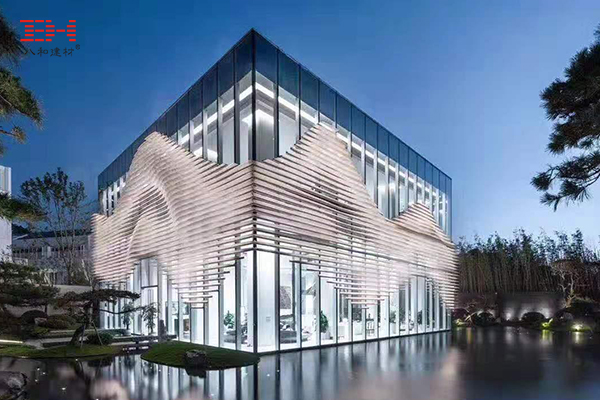 別樣的穿孔鋁板表現形態，重慶融創山曉生活美學館的叢山立面