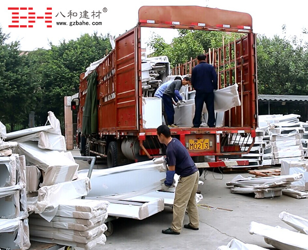 江蘇商場項目定制仿木紋鋁單板準時發走