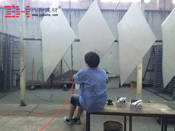 【日出貨量】面對訂單數增多時 產量是實力鋁單板廠家的保證