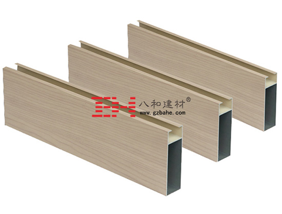 【發貨】新城廣場木紋型材鋁方通產品裝車