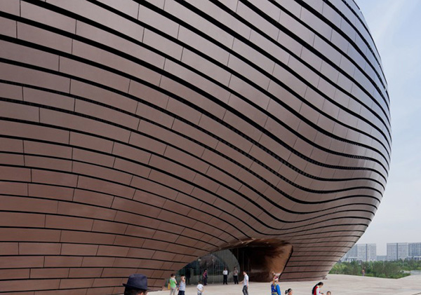 現代建筑裝飾領域為何廣泛應用鋁單板幕墻