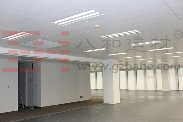 新型辦公樓甲級寫字樓T型鋪方式鋁天花吊頂 微孔鋁天花消音板 新型辦公樓甲級寫字樓T型鋪方式鋁天花吊頂 微孔鋁天花消音板