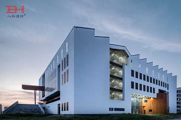 案例欣賞:鋁窗花、鋁方通、型材方通裝飾安徽大學(xué)美術(shù)樓 案例欣賞:鋁窗花、鋁方通、型材方通裝飾安徽大學(xué)美術(shù)樓