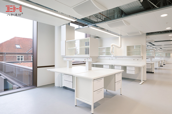 案例欣賞：鋁天花吊頂、護欄鋁單板裝飾實驗大樓室內(nèi)空間
